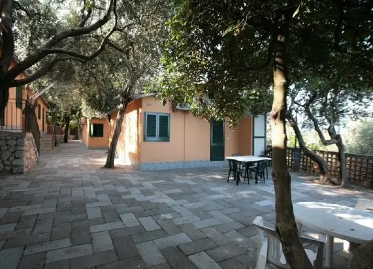 Auf Klassenfahrt mit HEROLÉ: Bleu Village Bungalows am Golf von Sorrent.