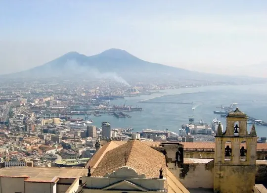 Neapel am Golf von Sorrent  Auf Klassenfahrt mit HEROLÉ: Neapel am Golf von Sorrent.