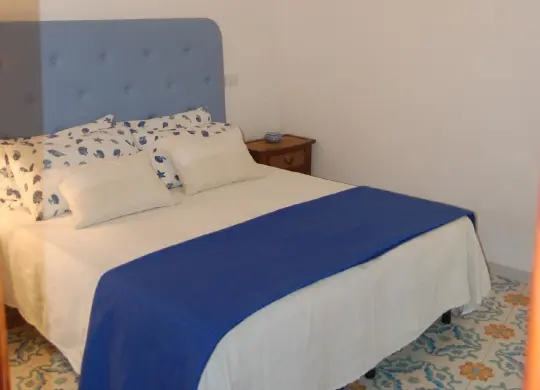 Auf Klassenfahrt mit HEROLÉ: Villaggio Nettuno - Ansicht Doppelzimmer am Golf von Sorrent.