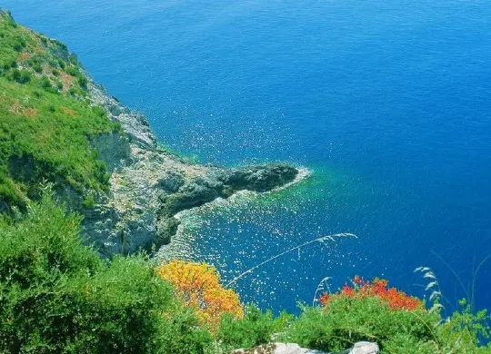 Auf Klassenfahrt mit HEROLÉ: Genießen sie den Ausblick von Palinuro am Golf von Sorrent