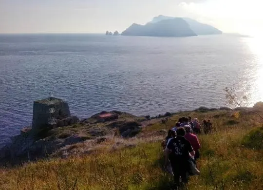 Auf Klassenfahrt mit HEROLÉ: Wanderung auf einem Berg am Golf von Sorrent