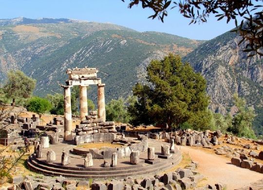Ausgrabungsstätte Delphi in Griechenland Auf Klassenfahrt mit HEROLÉ: Ausgrabungsstätte Delphi in Griechenland.