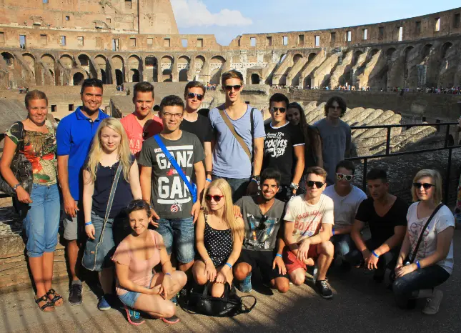 Gruppenfoto Schulklasse in Rom Auf Klassenfahrt mit HEROLÉ: Gruppenfoto Schulklasse in Rom
