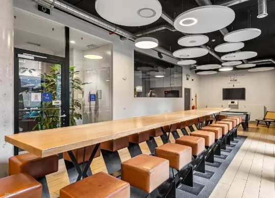 Auf Klassenfahrt mit HEROLÉ: Gruppenraum im THE ASH in Antwerpen