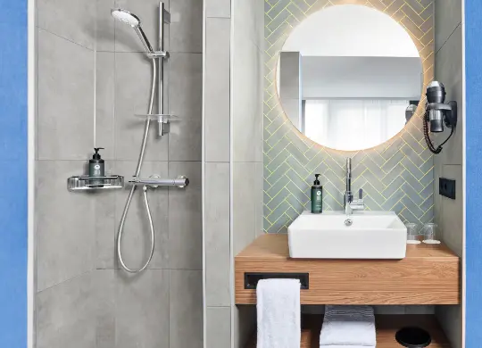 H2 Hotel Erfurt Auf Klassenfahrt mit HEROLÉ: Moderne Bäder im H2 Hotel Erfurt