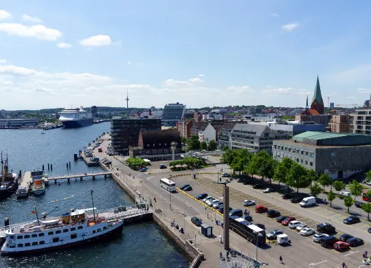 Auf Klassenfahrt mit HEROLÉ: Blick auf den Kieler Hafen.
