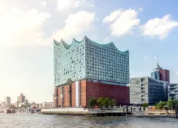 Elbphilharmonie in Hamburg  Auf Klassenfahrt mit HEROLÉ: Elbphilharmonie in Hamburg.