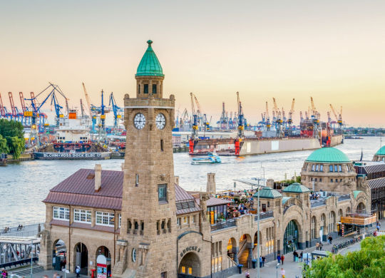 Landungsbrücken in Hamburg  Auf Klassenfahrt mit HEROLÉ: Landungsbrücken in Hamburg.