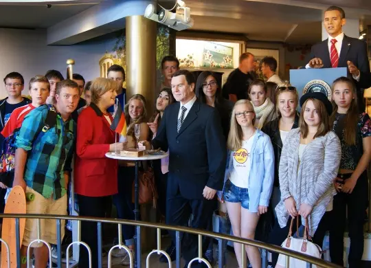 Auf Klassenfahrt mit HEROLÉ: Panoptikum in Hamburg.