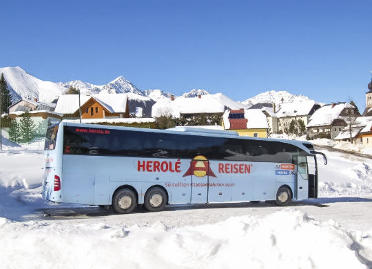 Auf Klassenfahrt mit HEROLÉ: Fahren Sie mit einem unserer Busse in Ihr gewähltes Skigebiet
