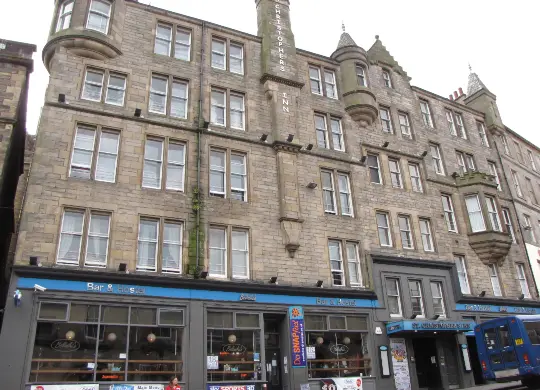 Auf Klassenfahrt mit HEROLÉ: Hostel St. Christopher's Inn - Außenansicht in Edinburgh