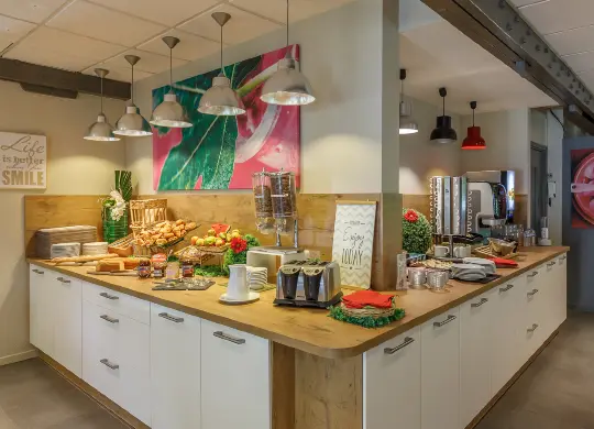 Auf Klassenfahrt mit HEROLÉ: Frühstücksbuffet im Hotel Cristol in Avignon