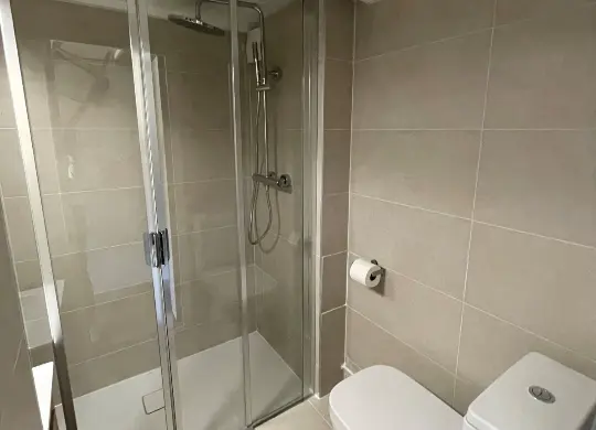 Auf Klassenfahrt mit HEROLÉ: Neue Bäder im Hotel Cristol bei Avignon / Provence