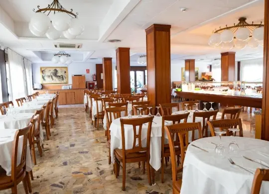 Auf Klassenfahrt mit HEROLÉ: Speisesaal im Hotel Haromar in Callela- Katalonien.