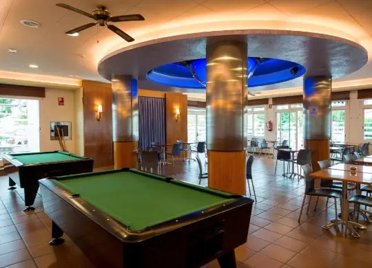 Auf Klassenfahrt mit HEROLÉ: Aufenthaltsbereiche im Hotel Internacional in Callela/Katalonien.