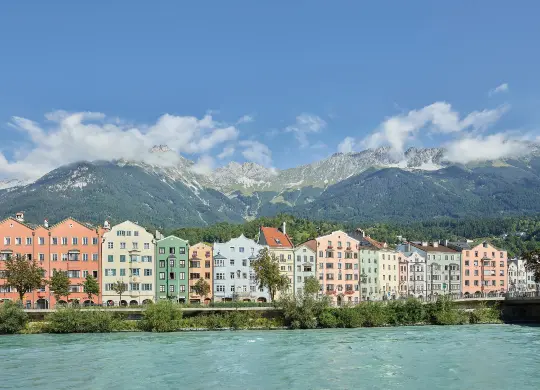 Auf Klassenfahrt mit HEROLÉ: Mariahilf Häuserzeile in Innsbruck