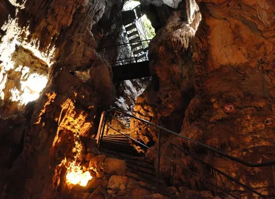 Auf Klassenfahrt mit HEROLÉ: Grotte Baredine in Istrien.