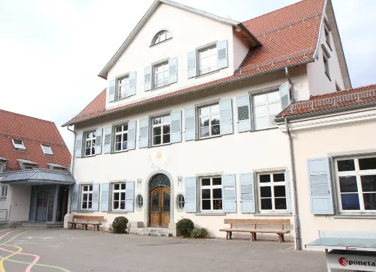 Auf Klassenfahrt mit HEROLÉ: JH Lindau Außenansicht am Bodensee