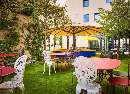 Auf Klassenfahrt mit HEROLÉ: Garten/Terrasse im Jo&Joe Paris-Gentilly