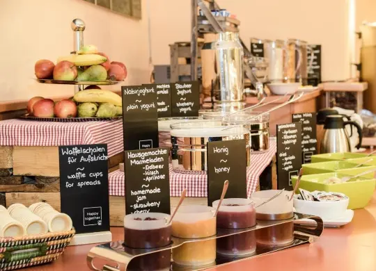 Auf Klassenfahrt mit HEROLÉ: Frühstücksbuffet im JUFA Hotel Leibnitz bei Graz/Österreich