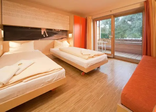 Auf Klassenfahrt mit HEROLÉ: 3-Bett-Zimmer im JUFA Hotel Leibnitz bei Graz/Österreich