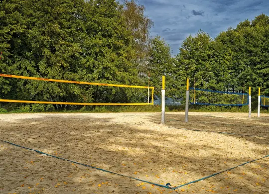 Auf Klassenfahrt mit HEROLÉ: Beachvolleyball im Jugendgästehaus Cap Wörth in Kärnten