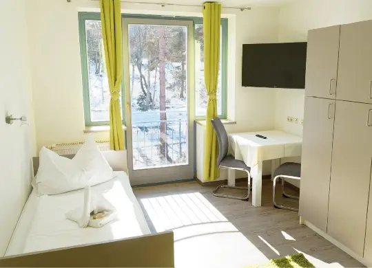 Auf Klassenfahrt mit HEROLÉ: Beispielzimmer für die Begleiter im Jugendgästehaus Cap Wörth in Kärnten