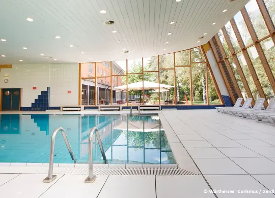 Auf Klassenfahrt mit HEROLÉ: Schwimmhalle im Jugendgästehaus Cap Wörth in Kärnten
