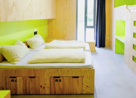 Auf Klassenfahrt mit HEROLÉ: Zimmerbeispiel in der Jugendherberge Bayreuth in der Fränkischen Schweiz