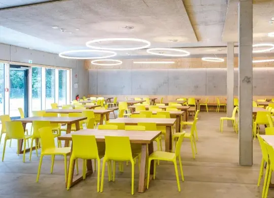 Auf Klassenfahrt mit HEROLÉ: Speiseraum der Jugendherberge Bayreuth in der Fränkischen Schweiz