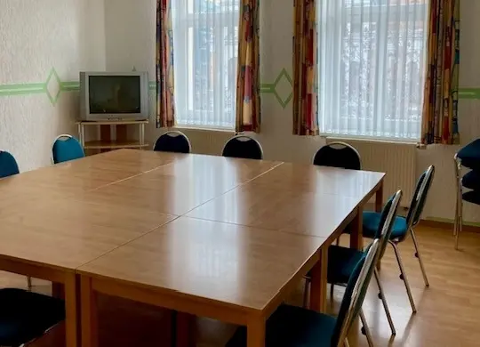 Auf Klassenfahrt mit HEROLÉ: Tagungsraum in der Jugendherberge Germania in Weimar