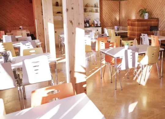 Auf Klassenfahrt mit HEROLÉ: Speisesaal in der Jugendherberge Fleinerhaus Todtnauberg im Schwarzwald