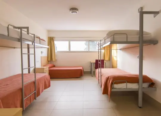 Auf Klassenfahrt mit HEROLÉ: Zimmerbeispiel in der Jugendherberge Sevilla