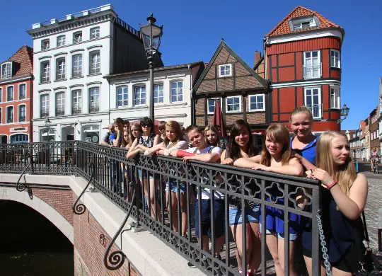 Jugendliche im Zentrum von Stade / Nordsee Auf Klassenfahrt mit HEROLÉ: Jugendliche im Zentrum von Stade / Nordsee