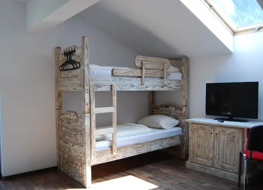 Jugendsporthaus Ankogel in Mallnitz / Kärnten Auf Klassenfahrt mit HEROLÉ: Zimmerbeispiel im Jugendsporthaus Ankogel in Mallnitz / Kärnten