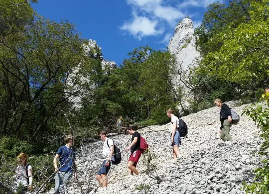 Auf Klassenfahrt mit HEROLÉ: Karstwanderung im Nationalpark Ucka in Istrien