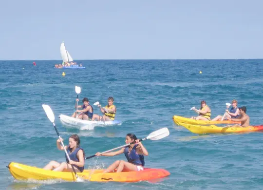 Auf Klassenfahrt mit HEROLÉ: Katalonien - Kajakfahren in Calella