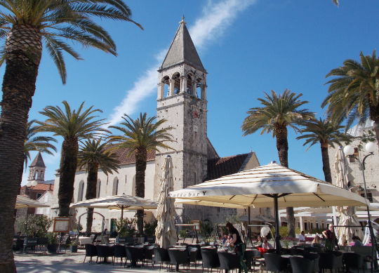 Kirche des Hl. Dominik Trogir in Mitteldalmatien Auf Klassenfahrt mit HEROLÉ: Kirche des Hl. Dominik in der Altstadt von Trogir