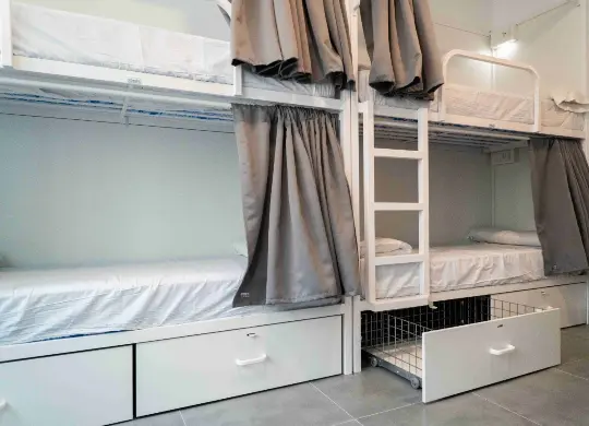 Klassenfahrt Barcelona: Equity Point Sea Hostel, Doppelstockbetten Auf Klassenfahrt mit HEROLÉ: Doppelstockbetten im Equity Point Sea Hostel in Barcelona