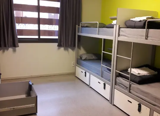 Auf Klassenfahrt mit HEROLÉ: Hostel Pere Tarres - Zimmerbeispiel in Barcelona