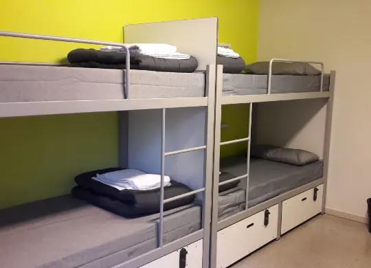 Auf Klassenfahrt mit HEROLÉ: Hostel Pere Tarres - Zimmerbeispiel in Barcelona