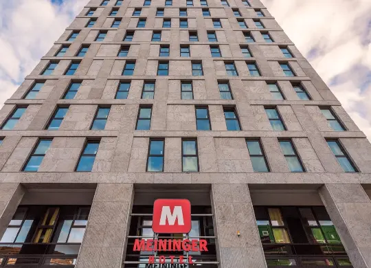 Auf Klassenfahrt mit HEROLÉ: Übernachten Sie in den Räumlichkeit des MEININGER Hotel East Side Gallery in Berlin
