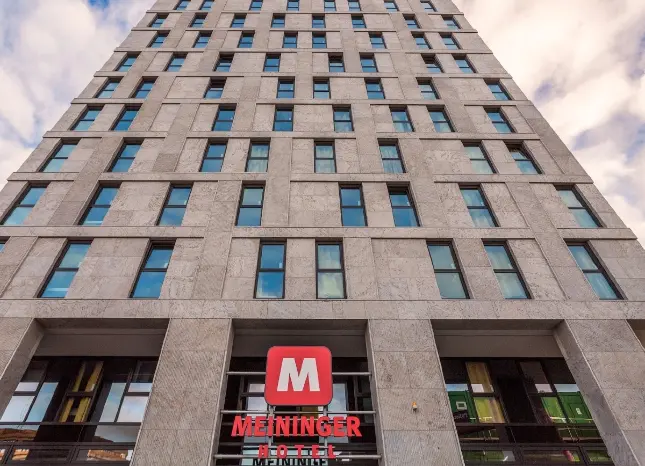 Auf Klassenfahrt mit HEROLÉ: Übernachten Sie in den Räumlichkeit des MEININGER Hotel East Side Gallery in Berlin