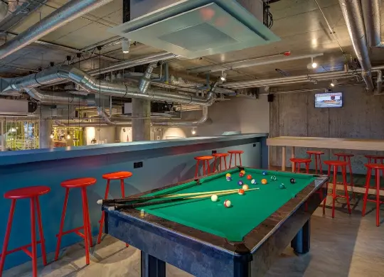 Auf Klassenfahrt mit HEROLÉ: Nutzen Sie die zahlreichen Freizeitangebote des MEINNGER Hotels Berlin East Side Gallery in Berlin