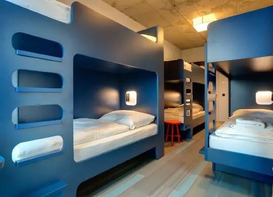 Auf Klassenfahrt mit HEROLÉ:  Nächtigen Sie in den Räumen des MENNIGER Hotel Berlin East Side Gallery in Berlin