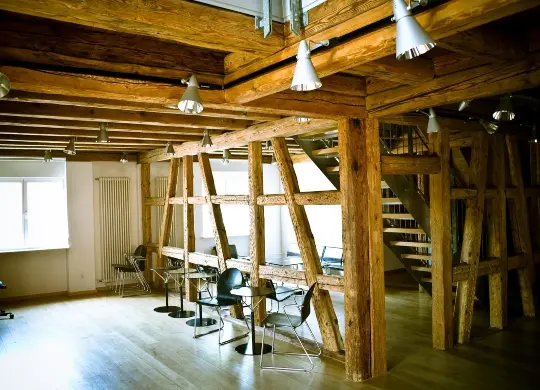 Auf Klassenfahrt mit HEROLÉ: Aufenthaltsraum im JH Lindau am Bodensee.