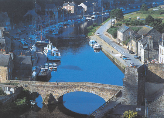 Dinan in der Bretagne Auf Klassenfahrt mit HEROLÉ: Dinan in der Bretagne.