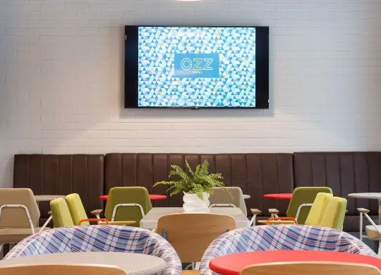 Auf Klassenfahrt mit HEROLÉ: Unterkunft Hostel Ozz an der Côte d'Azur.