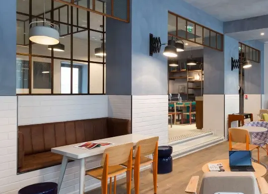 Auf Klassenfahrt mit HEROLÉ: Unterkunft Hostel Ozz an der Côte d'Azur.