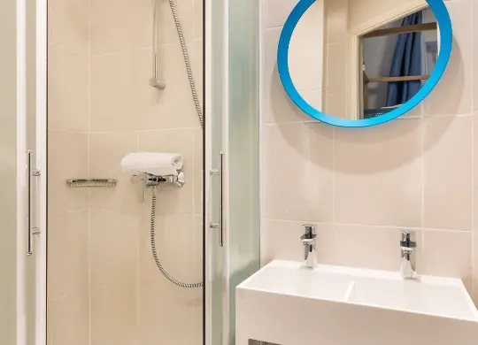 Auf Klassenfahrt mit HEROLÉ: Unterkunft Hostel Ozz an der Côte d'Azur.